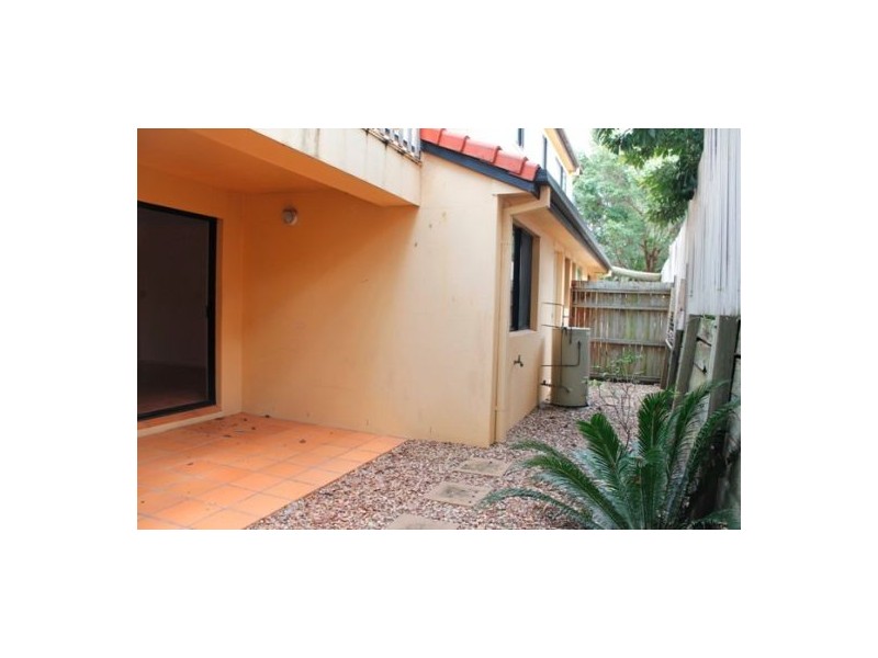 3/101 Eugaree Street, Southport QLD 4215