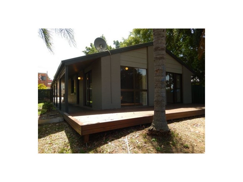 1/168 Whiting St, Labrador QLD 4215