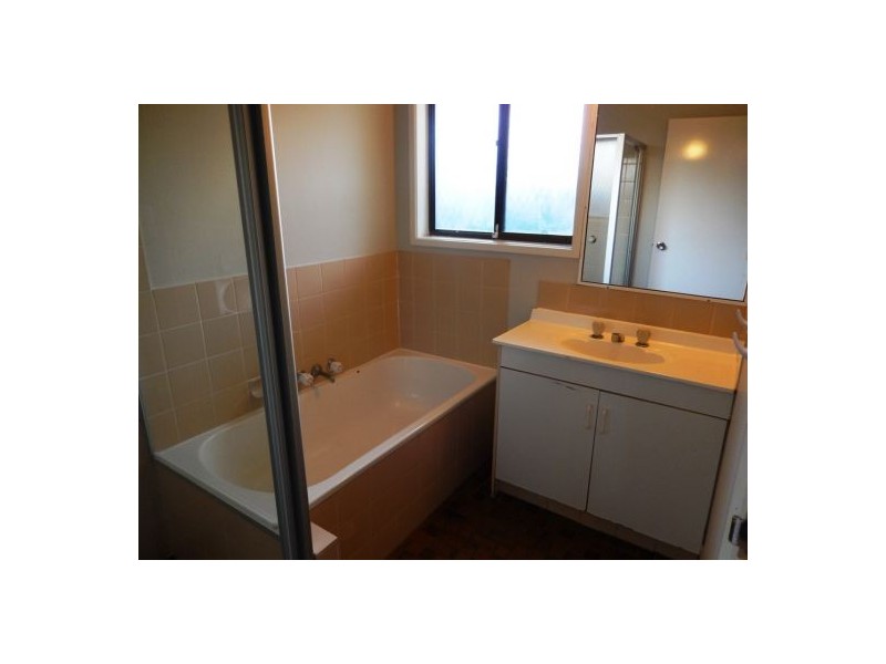 1/168 Whiting St, Labrador QLD 4215