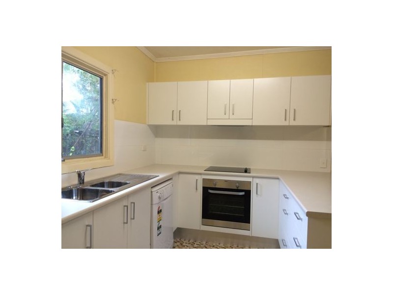 18 Heydon Place, Labrador QLD 4215