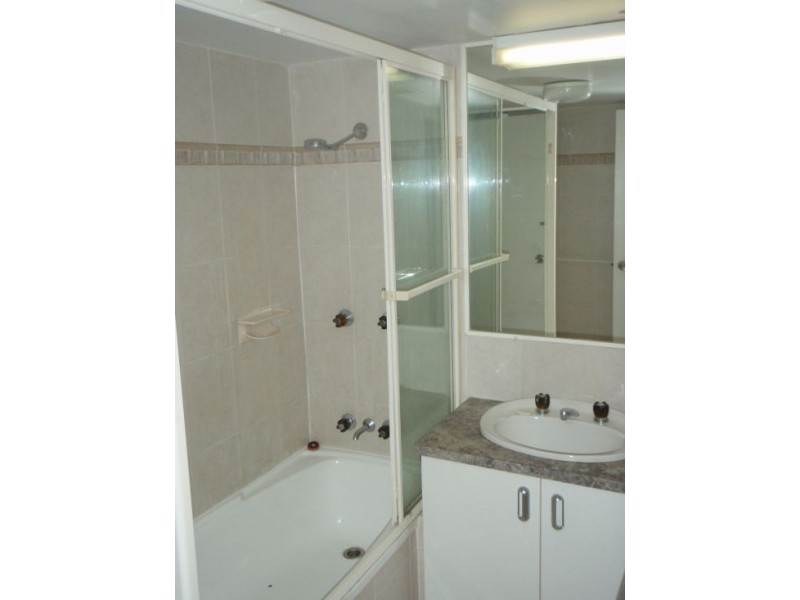 5e 10 Marine Parade, Southport QLD 4215