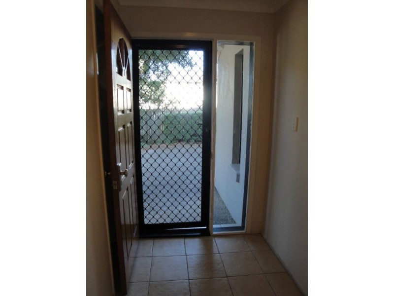 2/127 Eugaree Street, Southport QLD 4215