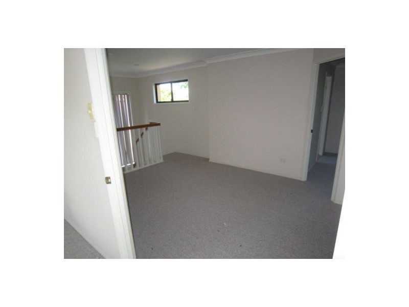 2/127 Eugaree Street, Southport QLD 4215