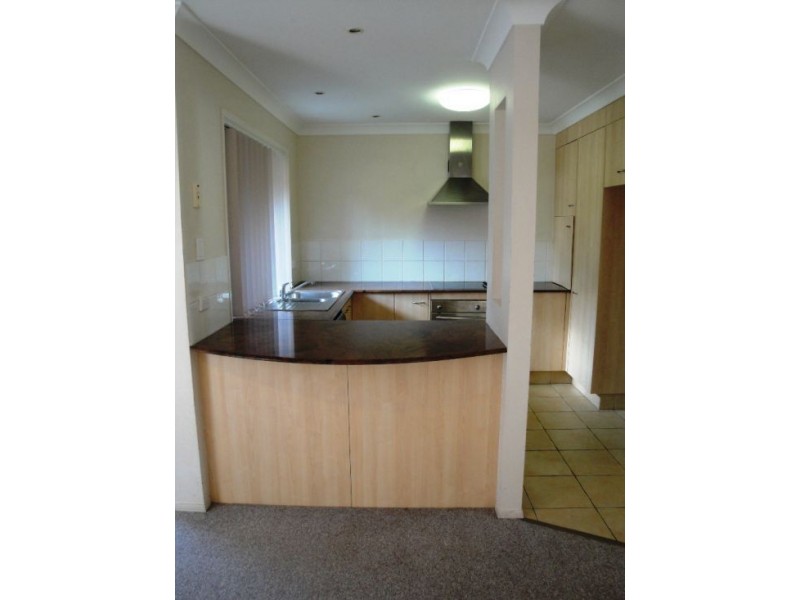 2/127 Eugaree Street, Southport QLD 4215