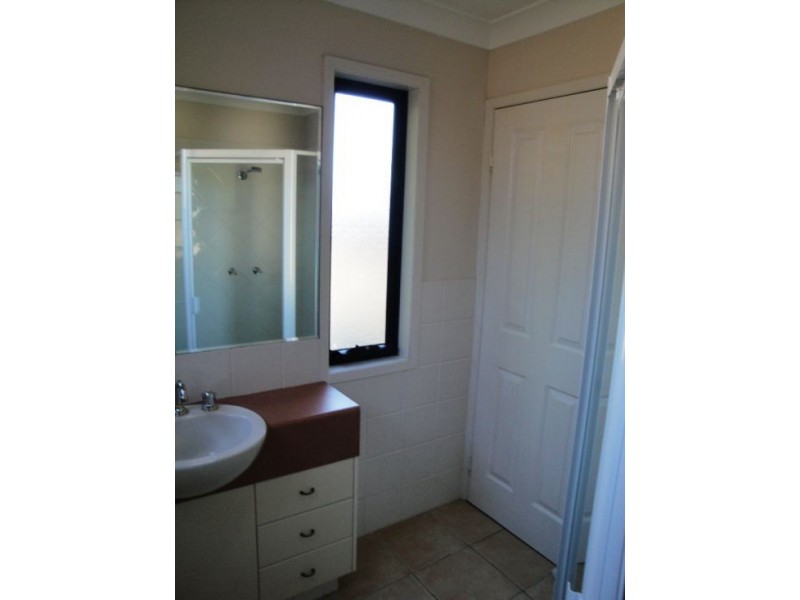 2/127 Eugaree Street, Southport QLD 4215