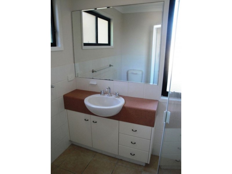 2/127 Eugaree Street, Southport QLD 4215