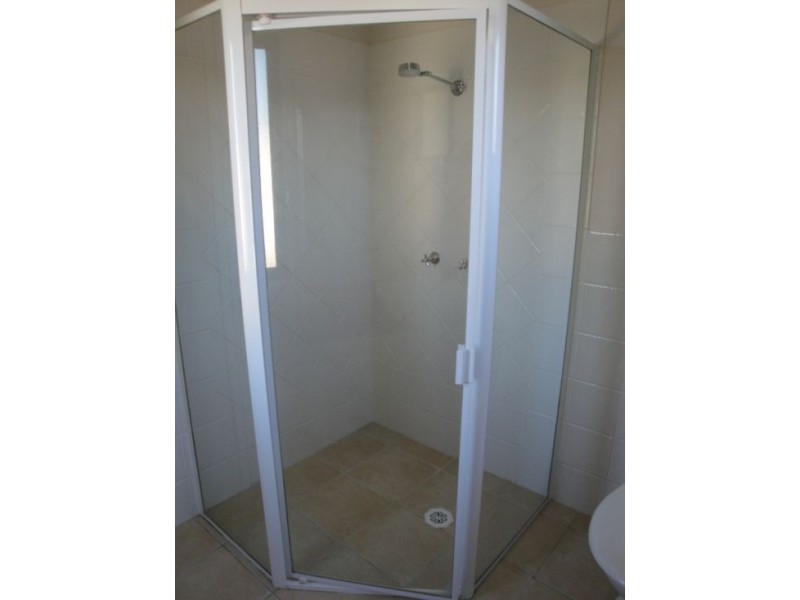 2/127 Eugaree Street, Southport QLD 4215