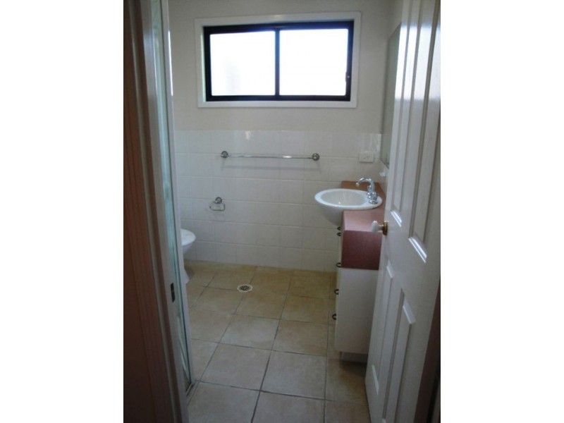 2/127 Eugaree Street, Southport QLD 4215