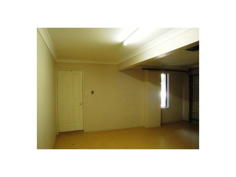 2/127 Eugaree Street, Southport QLD 4215