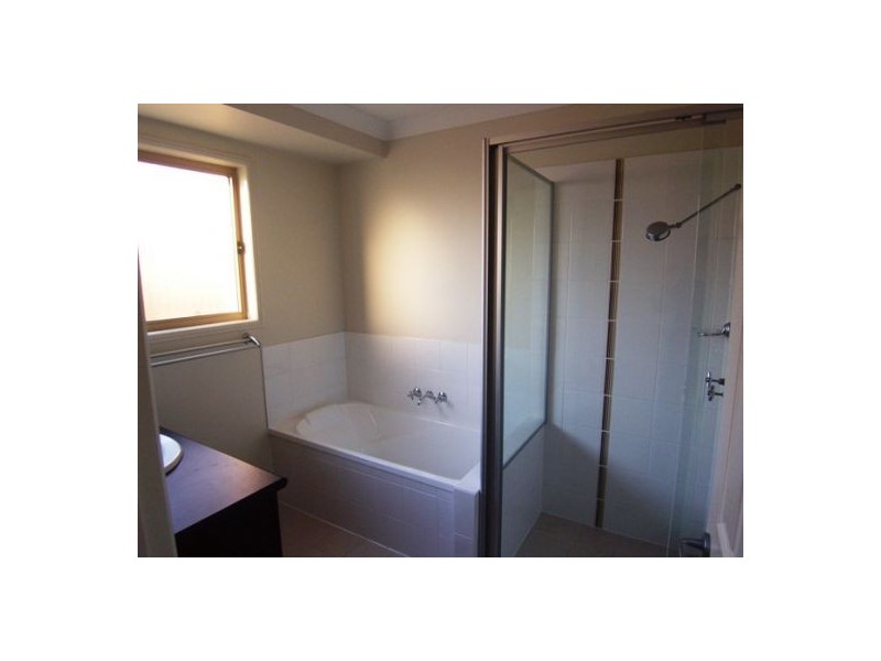 4 Cranberrie Cr, Pimpama QLD 4209