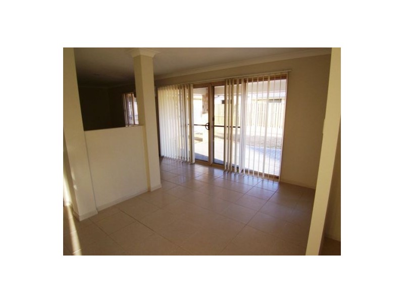 4 Cranberrie Cr, Pimpama QLD 4209