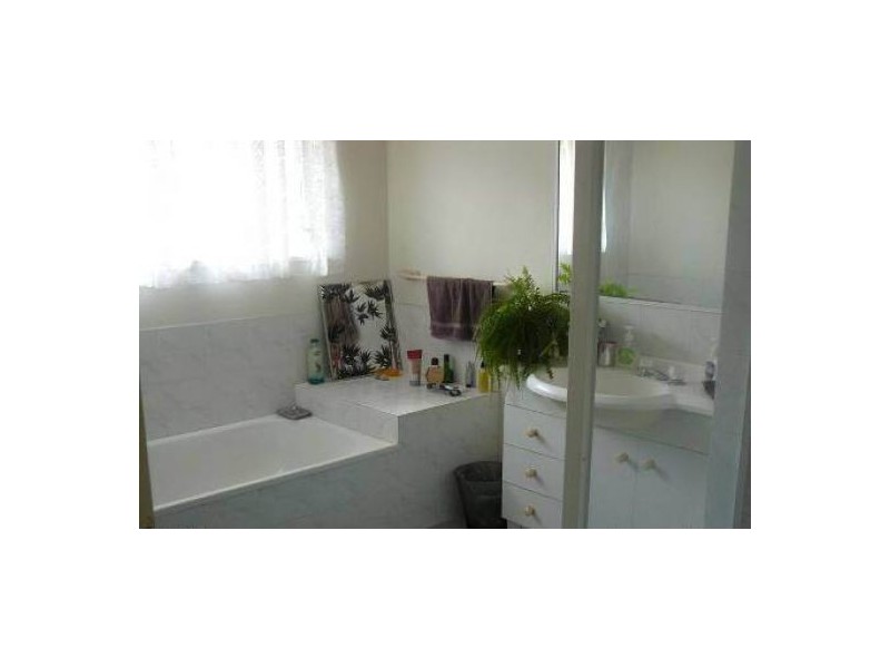 8 Fairweather Drive, Parkwood QLD 4214