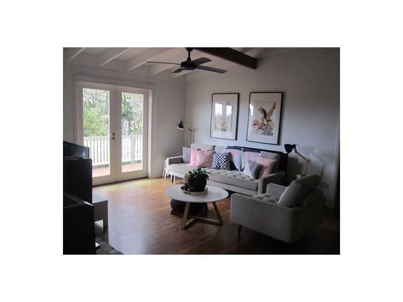 2 Treasure crt, Carrara QLD 4211