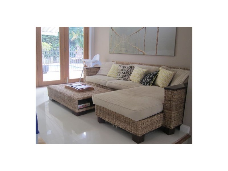 2 Treasure crt, Carrara QLD 4211