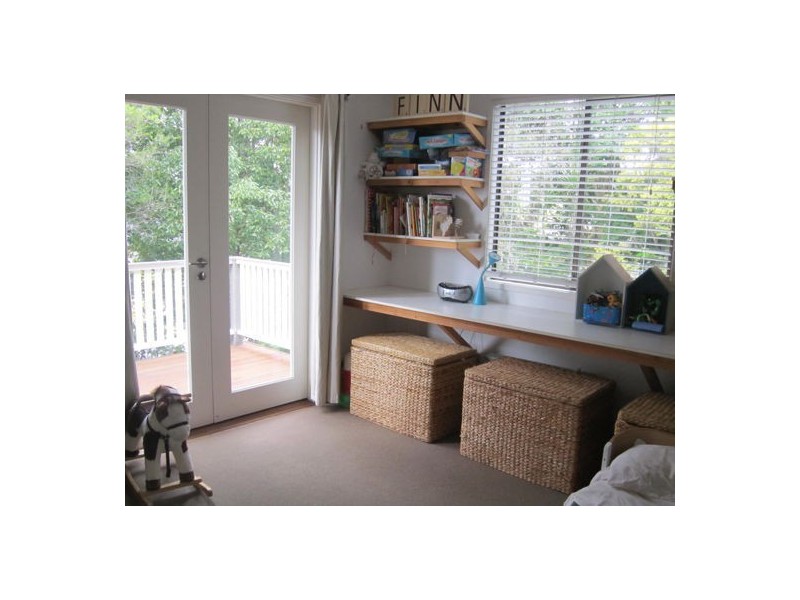 2 Treasure crt, Carrara QLD 4211