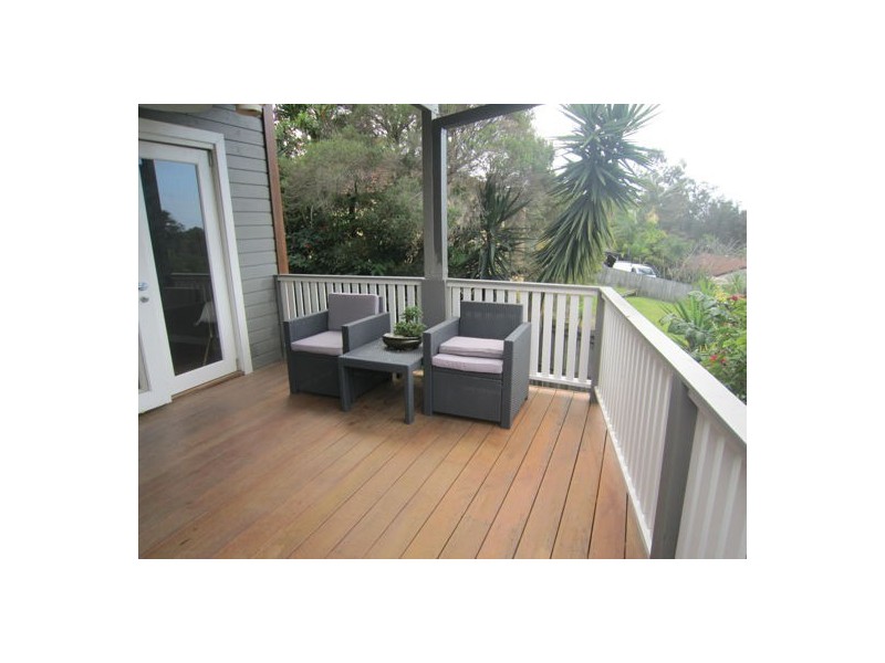 2 Treasure crt, Carrara QLD 4211