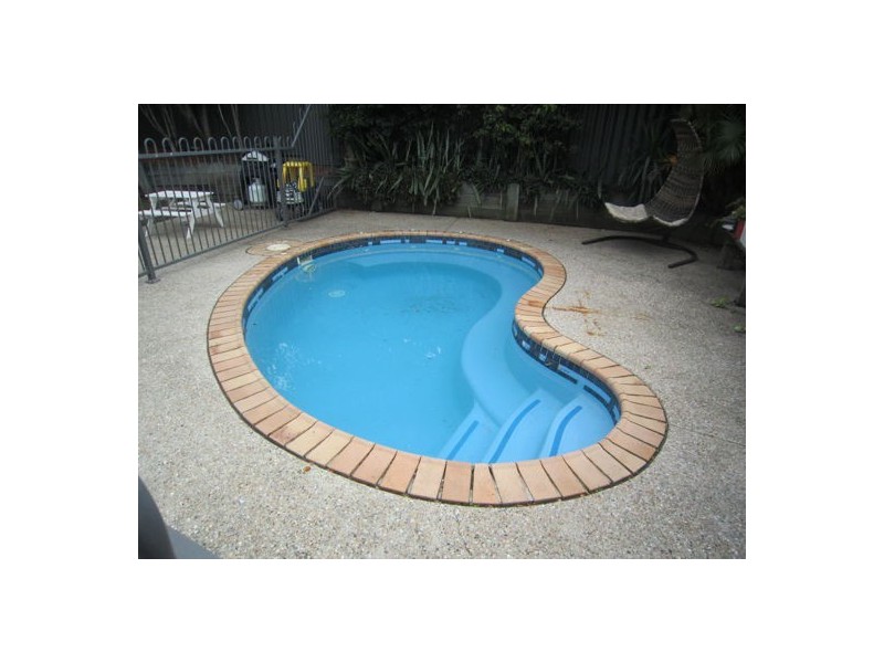 2 Treasure crt, Carrara QLD 4211