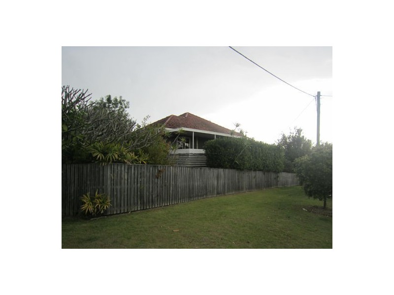 14 Hilltop st, Labrador QLD 4215
