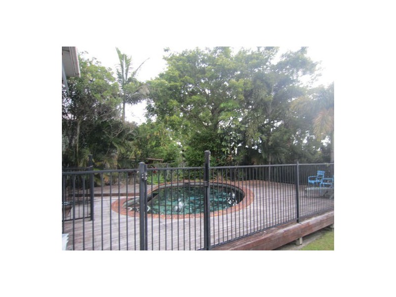 14 Hilltop st, Labrador QLD 4215