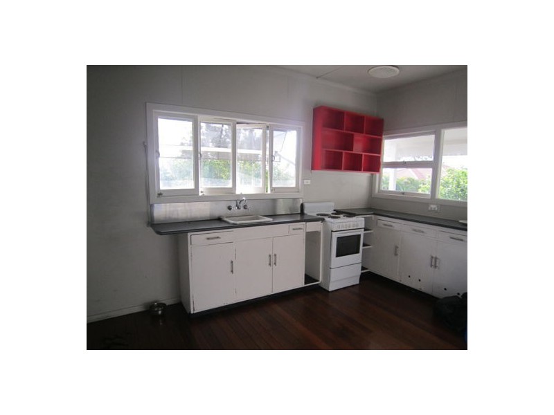 14 Hilltop st, Labrador QLD 4215