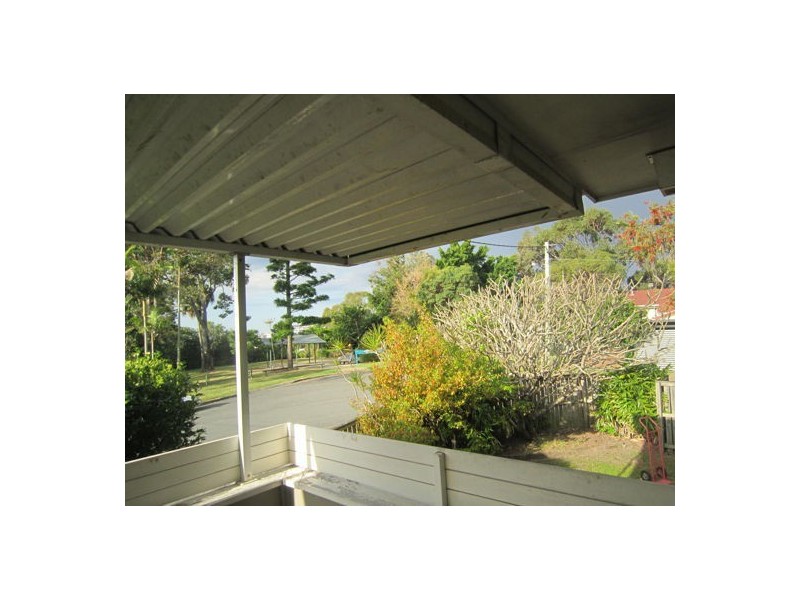 14 Hilltop st, Labrador QLD 4215