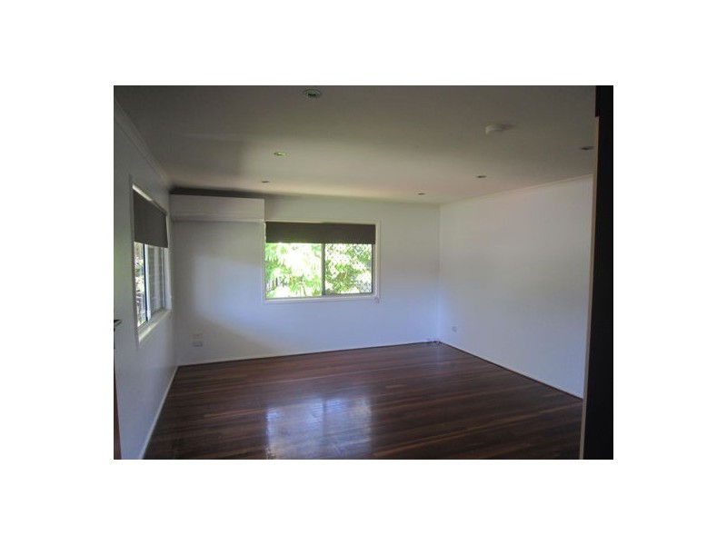 11 Warana ave, Southport QLD 4215