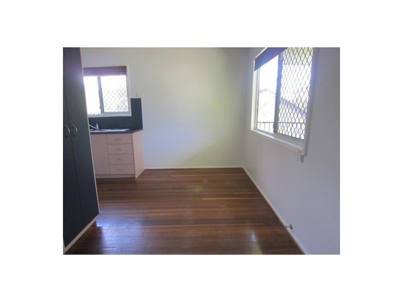 11 Warana ave, Southport QLD 4215