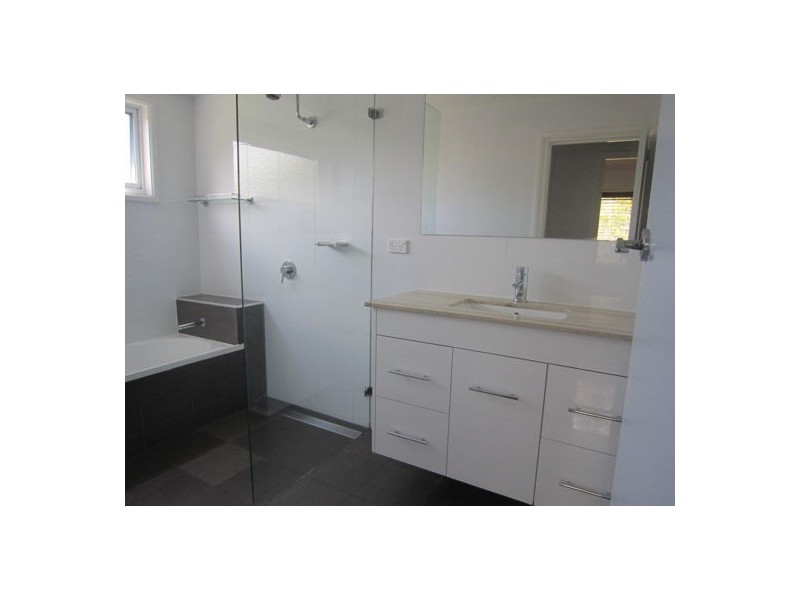 11 Warana ave, Southport QLD 4215