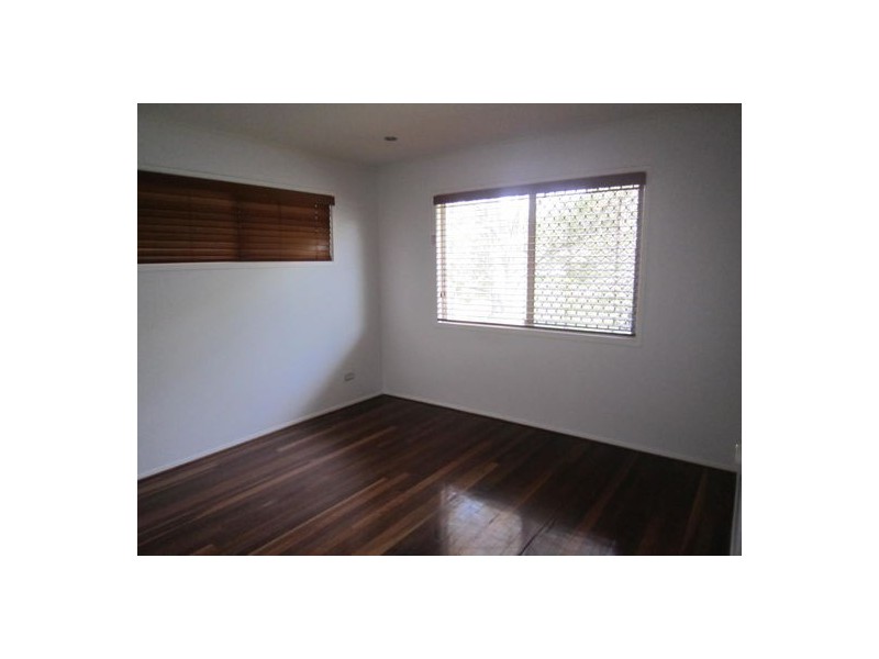 11 Warana ave, Southport QLD 4215