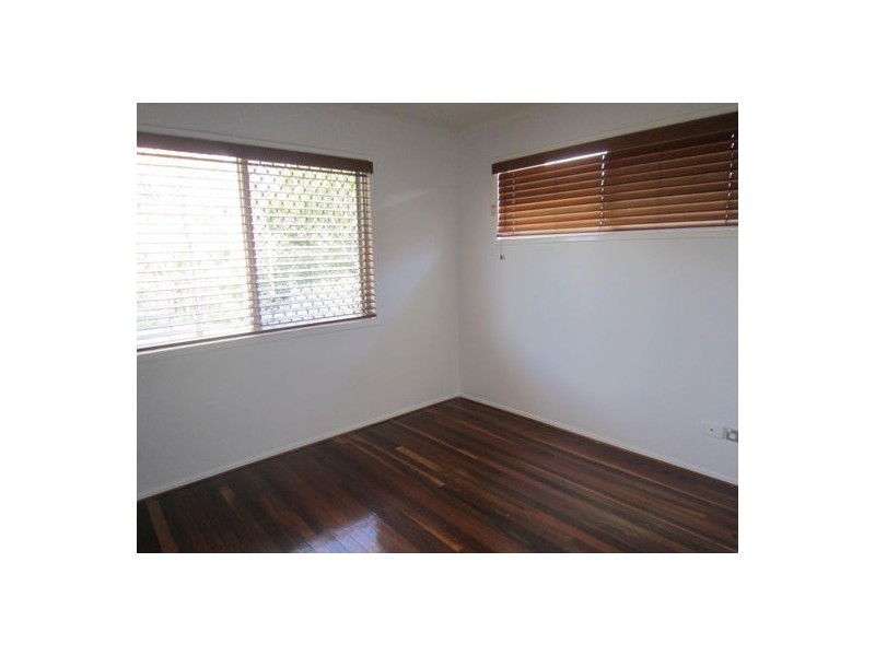 11 Warana ave, Southport QLD 4215