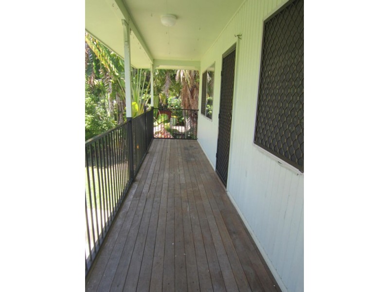 11 Warana ave, Southport QLD 4215