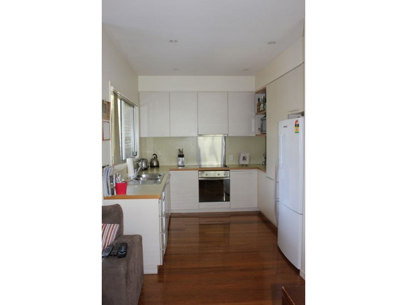 4 Cowderoy Ave, Labrador QLD 4215