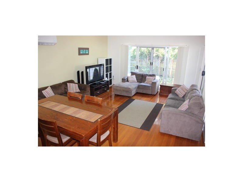 4 Cowderoy Ave, Labrador QLD 4215