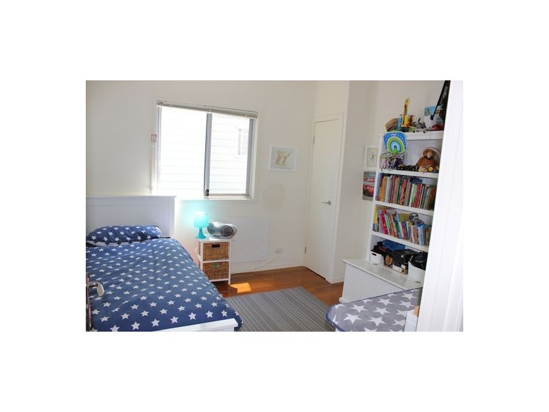 4 Cowderoy Ave, Labrador QLD 4215