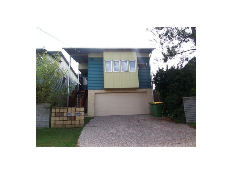 4 Cowderoy Ave, Labrador QLD 4215