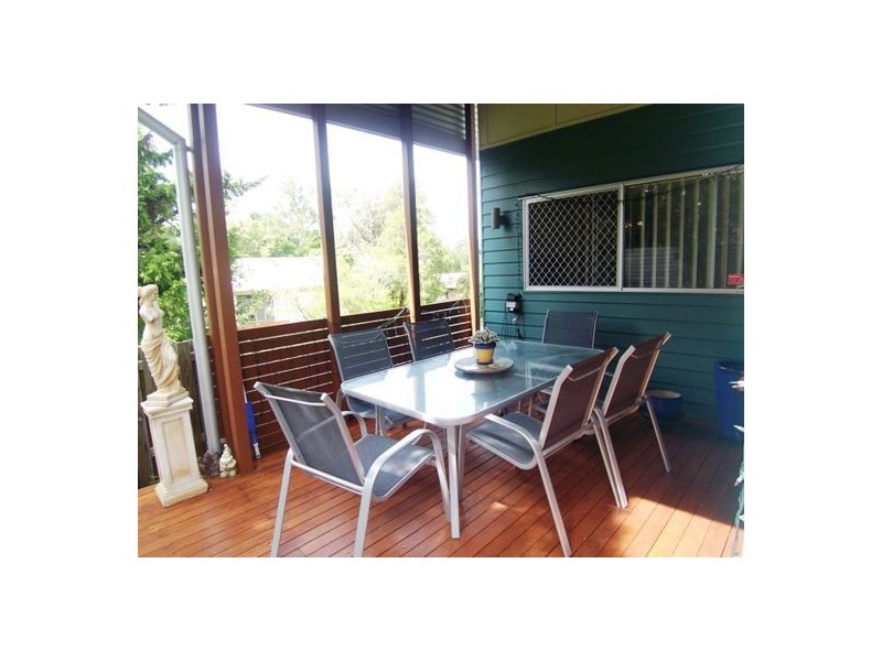 4 Cowderoy Ave, Labrador QLD 4215