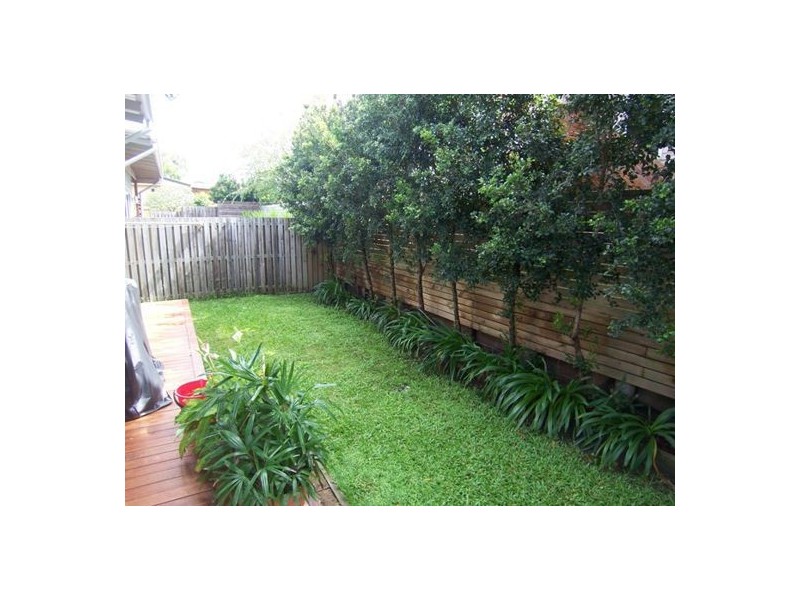 4 Cowderoy Ave, Labrador QLD 4215