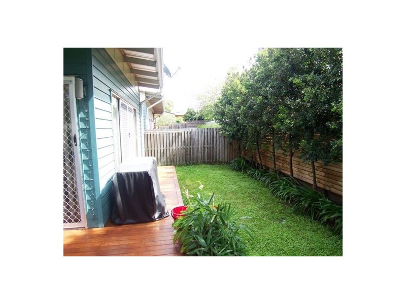 4 Cowderoy Ave, Labrador QLD 4215