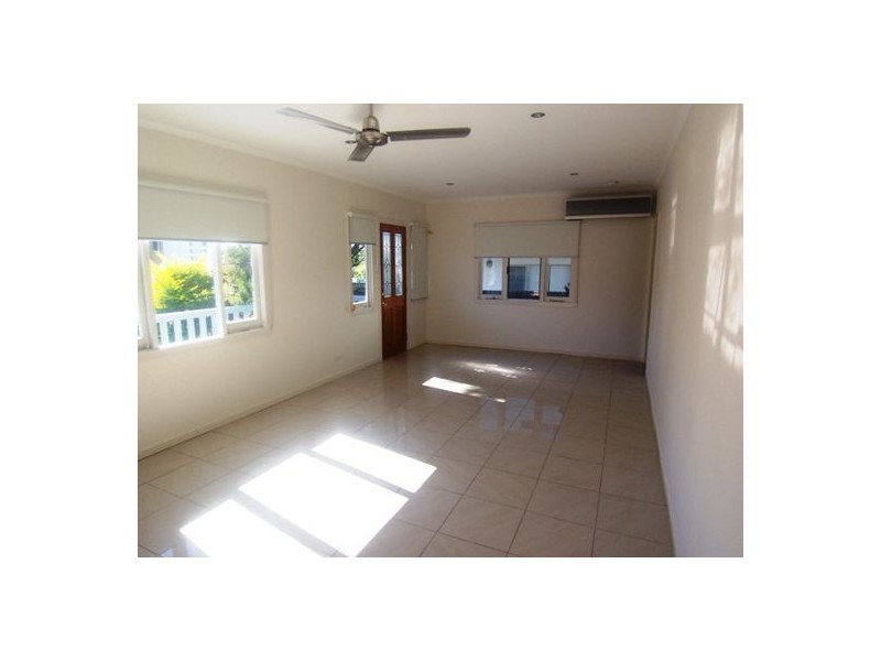 128 Pohlman Street, Southport QLD 4215