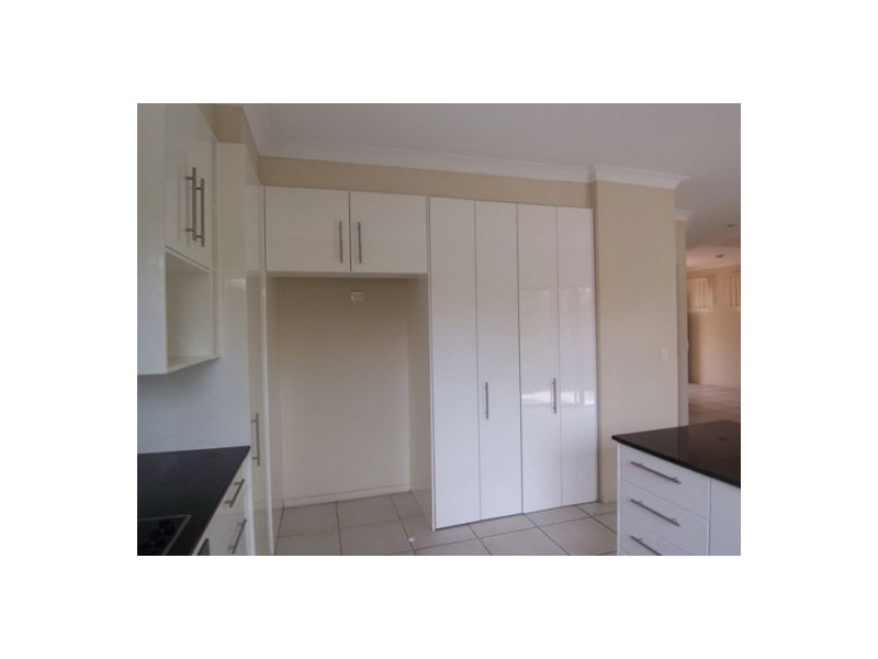 4/33 Harley Street, Labrador QLD 4215