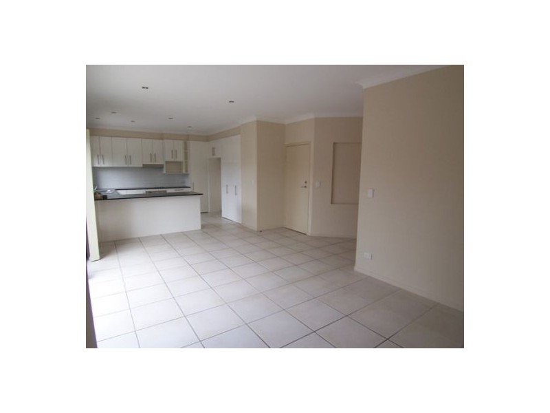 4/33 Harley Street, Labrador QLD 4215