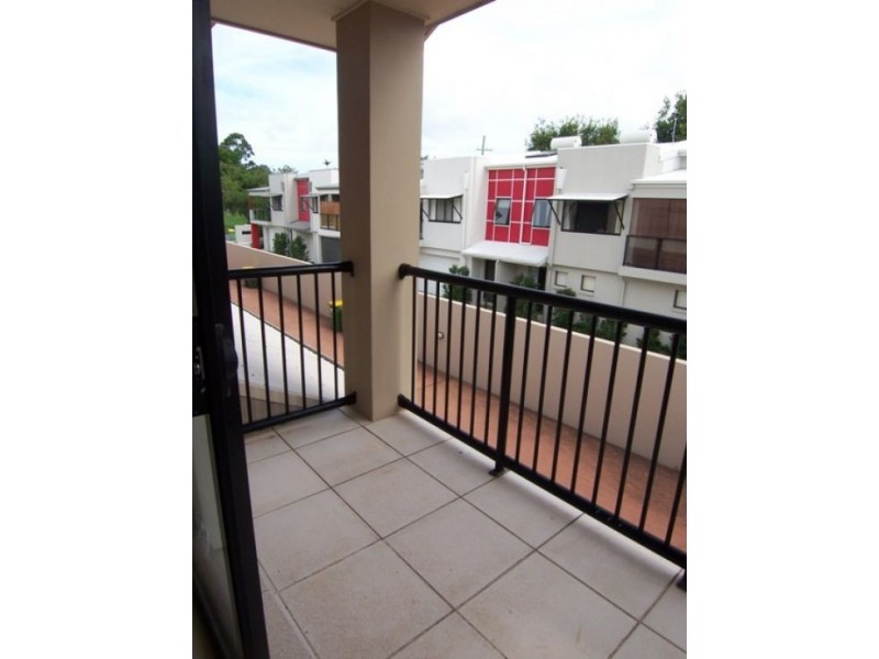 4/33 Harley Street, Labrador QLD 4215