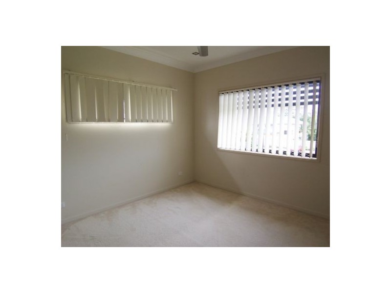 4/33 Harley Street, Labrador QLD 4215