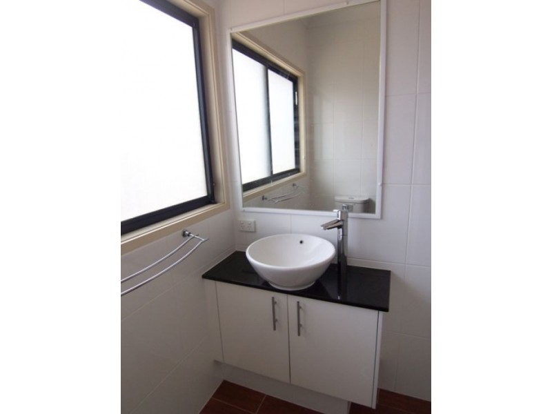 4/33 Harley Street, Labrador QLD 4215