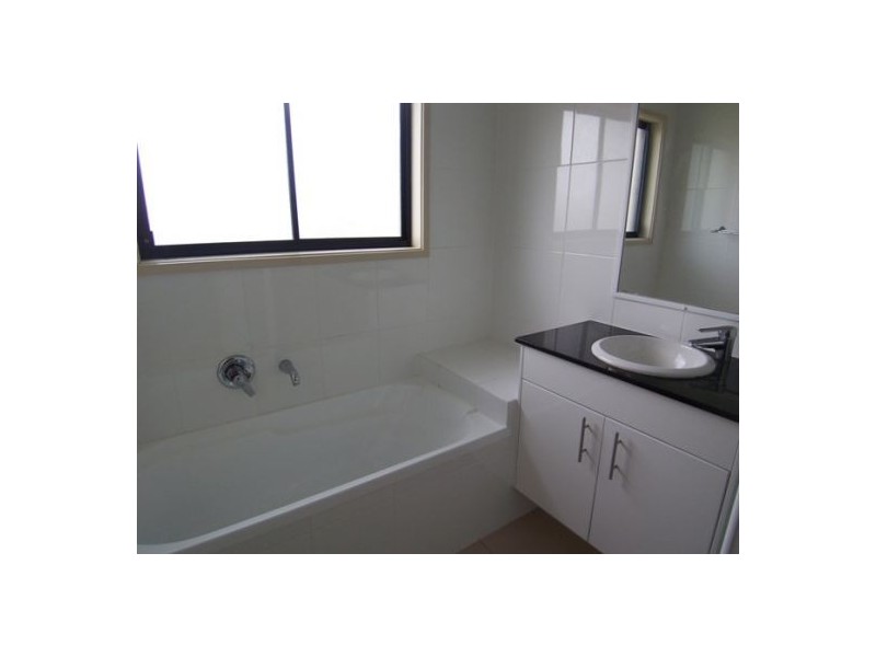 4/33 Harley Street, Labrador QLD 4215