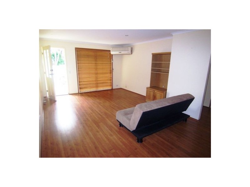 2/10 Robin Joy Close, Labrador QLD 4215