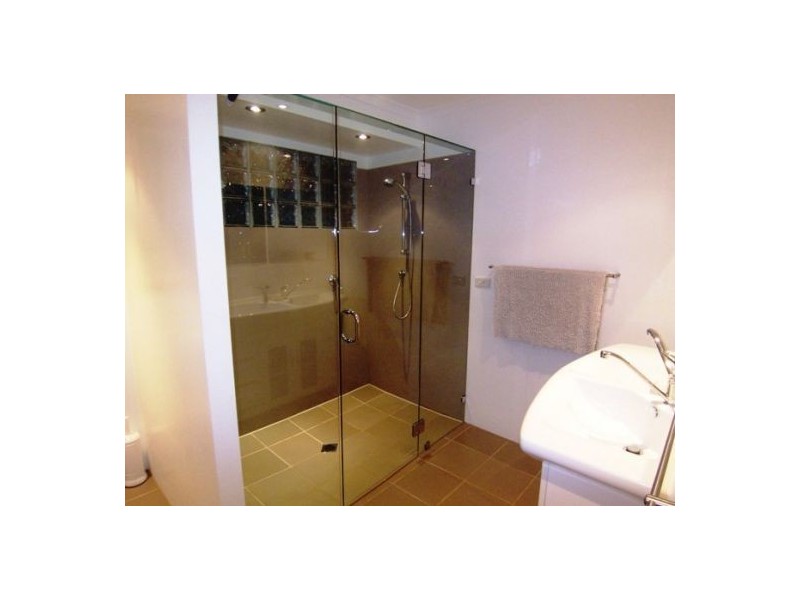 2/10 Robin Joy Close, Labrador QLD 4215