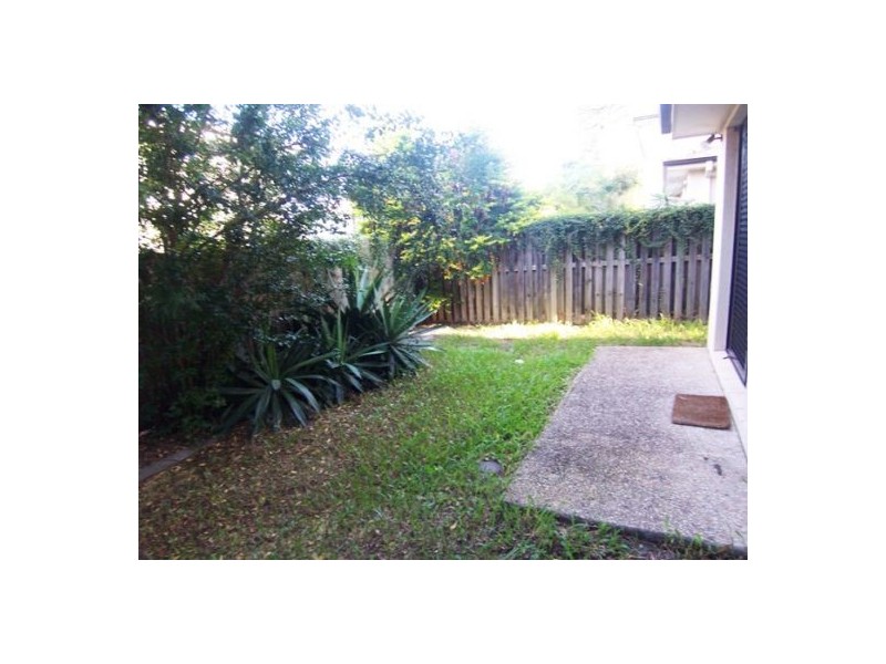 2/56 Ward Street, Southport QLD 4215