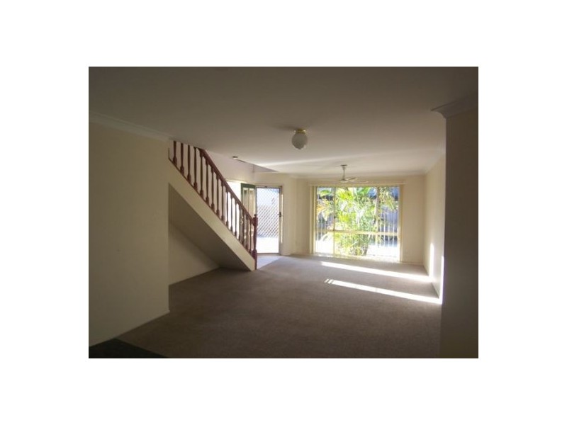 3/5 Ahern Street, Labrador QLD 4215