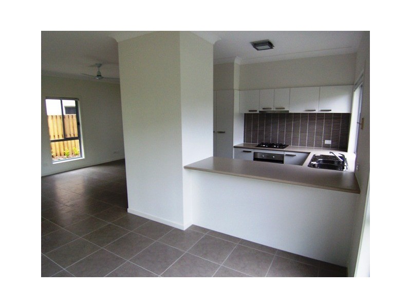 3/16-18 Geoff Wolter Drive West, Molendinar QLD 4214